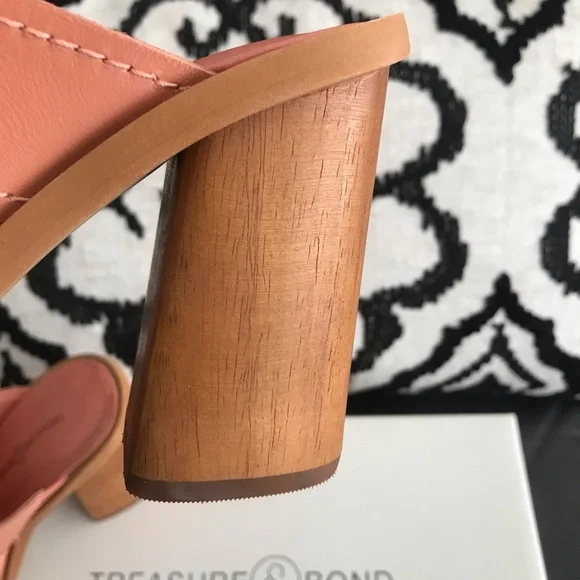 Treasure & Bond Block Heel Coral Sandals. 5 M. - Picture 6 of 7